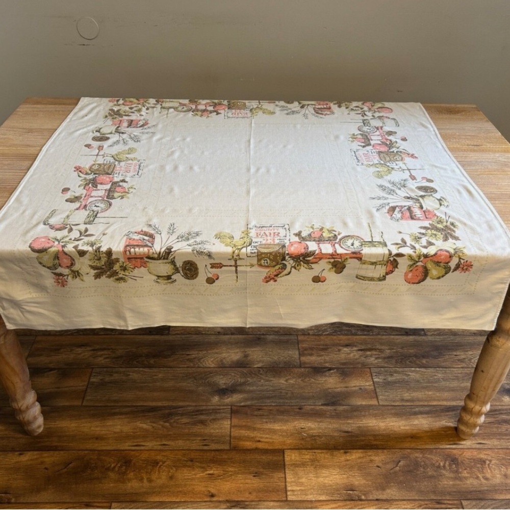 Vintage Linen County Fair Table Cloth